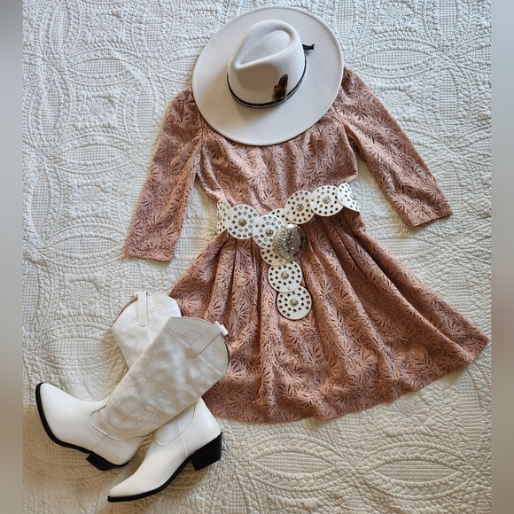 Forever 21 Dresses & Skirts - Fit and Flare Dusty Rose Lace Dress